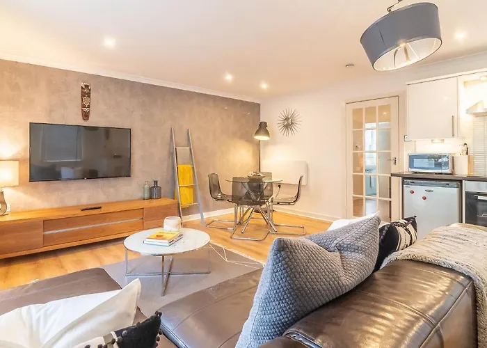 Merchant With Parking Глазго