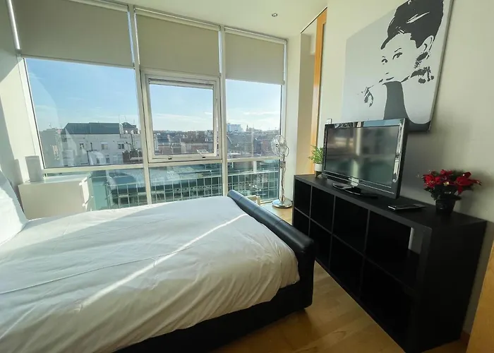 Centre 2-bed Parking Jacuzzi Bath * Glasgow