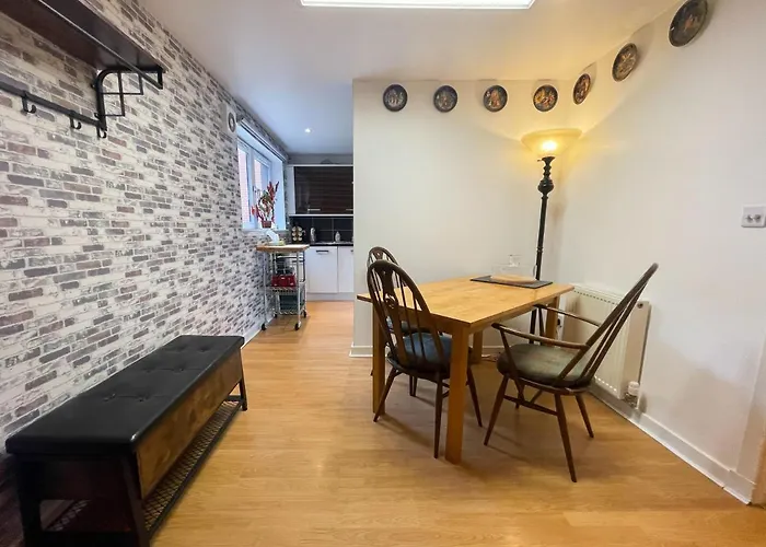 Kelvingrove 2 Bedroom - Private Parking