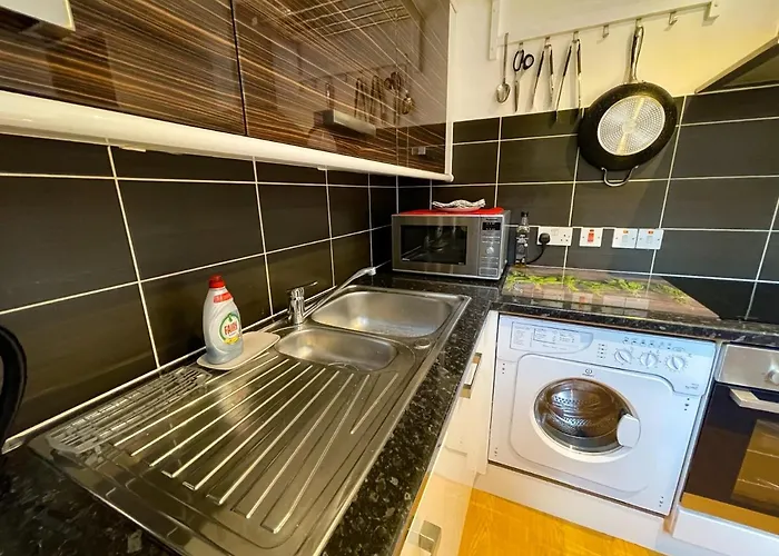 Kelvingrove 2 Bedroom - Private Parking