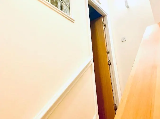 Centre G1 Penthouse With Riverviews - Duplex - 4 Bedrooms, 3 Bathrooms, Kitchen, 1 Living Room, 1 Dining Room, 2 Terraces, Parking, Floor, 2050 Sq Ft, Merchant