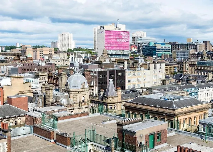 Centre G1 Penthouse With Riverviews - Duplex - 4 Bedrooms, 3 Bathrooms, Kitchen, 1 Living Room, 1 Dining Room, 2 Terraces, Parking, Floor, 2050 Sq Ft, Merchant *