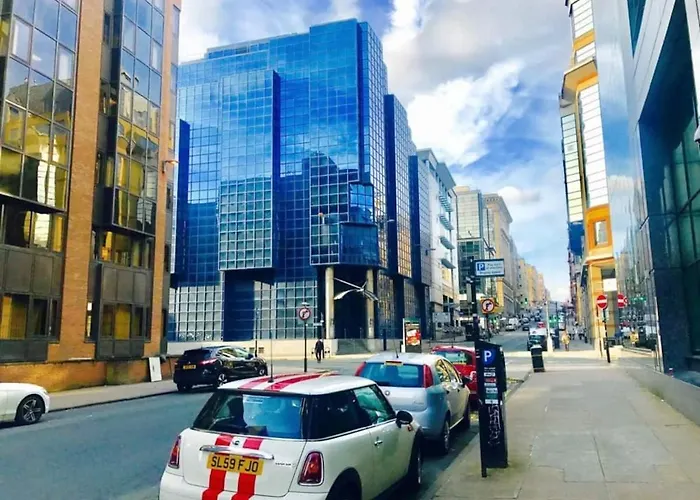 Centre G1 Penthouse With Riverviews - Duplex - 4 Bedrooms, 3 Bathrooms, Kitchen, 1 Living Room, 1 Dining Room, 2 Terraces, Parking, Floor, 2050 Sq Ft, Merchant Apartament