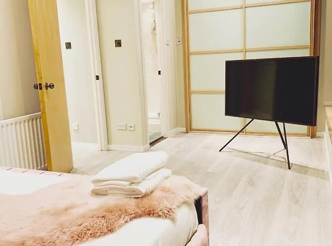 Centre G1 Penthouse With Riverviews - Duplex - 4 Bedrooms, 3 Bathrooms, Kitchen, 1 Living Room, 1 Dining Room, 2 Terraces, Parking, Floor, 2050 Sq Ft, Merchant Apartament Glasgow