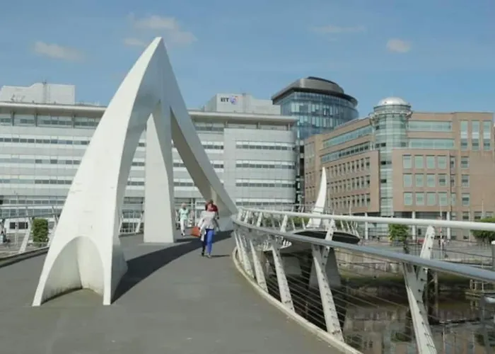 Centre G1 Penthouse With Riverviews - Duplex - 4 Bedrooms, 3 Bathrooms, Kitchen, 1 Living Room, 1 Dining Room, 2 Terraces, Parking, Floor, 2050 Sq Ft, Merchant * Glasgow