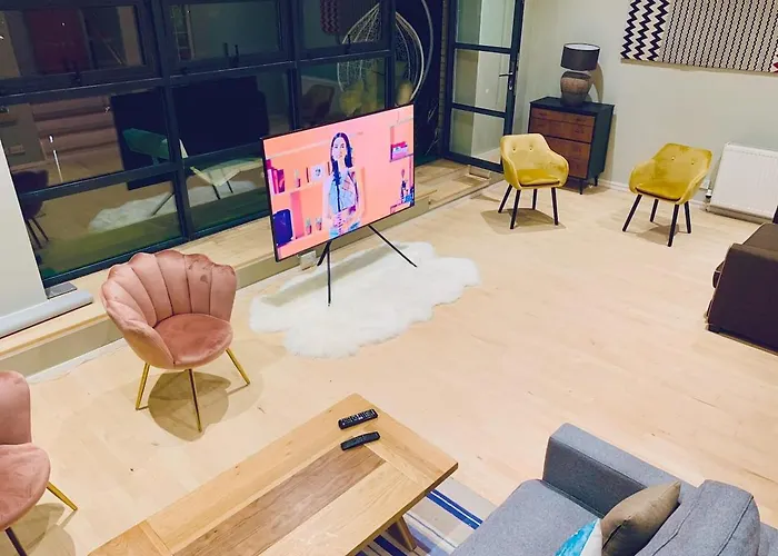 Centre G1 Penthouse With Riverviews - Duplex - 4 Bedrooms, 3 Bathrooms, Kitchen, 1 Living Room, 1 Dining Room, 2 Terraces, Parking, Floor, 2050 Sq Ft, Merchant Apartament *