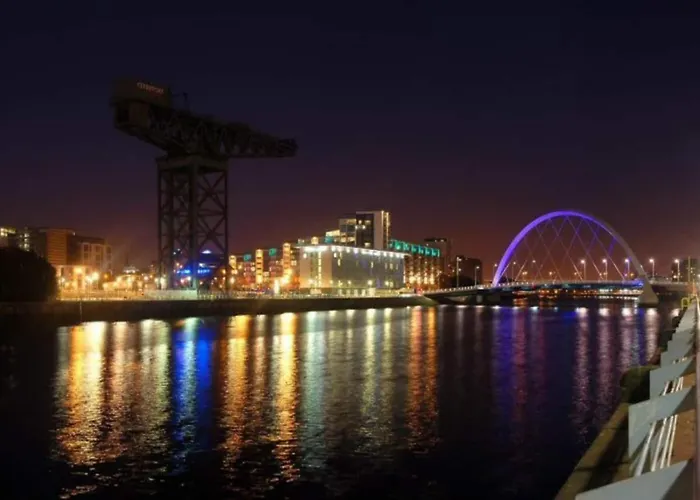 Centre G1 Penthouse With Riverviews - Duplex - 4 Bedrooms, 3 Bathrooms, Kitchen, 1 Living Room, 1 Dining Room, 2 Terraces, Parking, Floor, 2050 Sq Ft, Merchant Apartament *