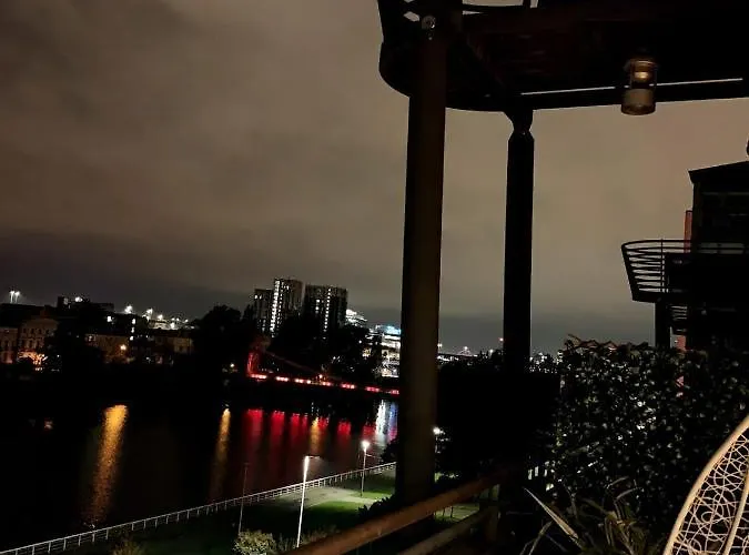 Apartament Centre G1 Penthouse With Riverviews - Duplex - 4 Bedrooms, 3 Bathrooms, Kitchen, 1 Living Room, 1 Dining Room, 2 Terraces, Parking, Floor, 2050 Sq Ft, Merchant Glasgow