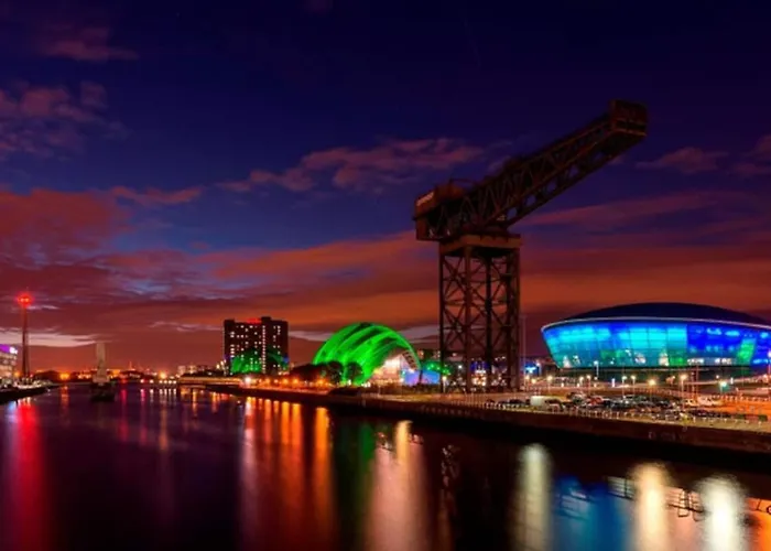 Centre G1 Penthouse With Riverviews - Duplex - 4 Bedrooms, 3 Bathrooms, Kitchen, 1 Living Room, 1 Dining Room, 2 Terraces, Parking, Floor, 2050 Sq Ft, Merchant Apartament Glasgow