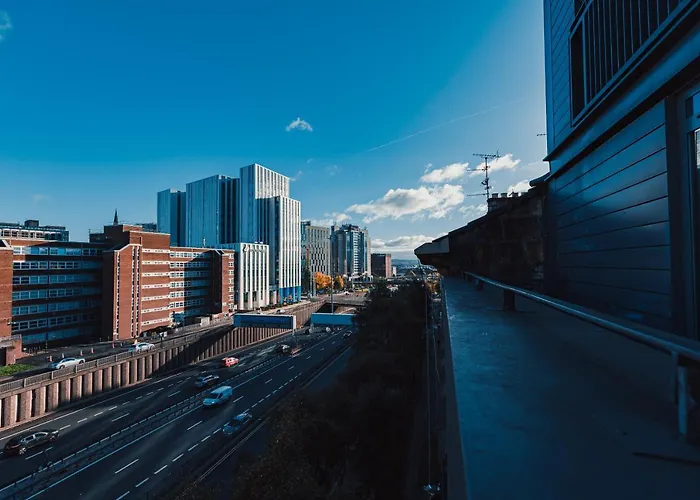 The Skyline - *private Balcony* *views*