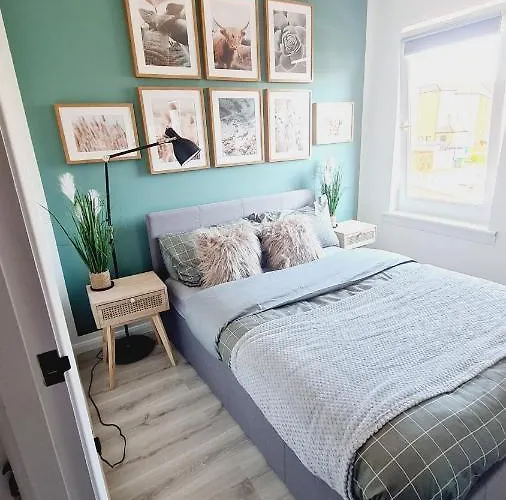 Beautiful 2bed House With Garden, Walking Distance To Town - Free Parking *