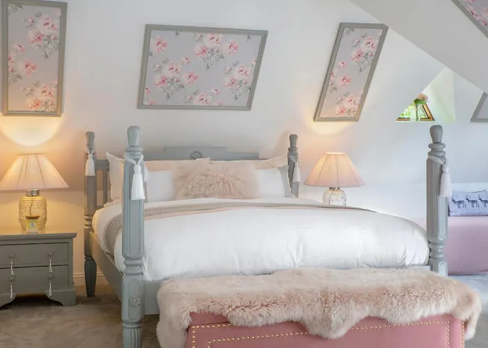 Stunning 4-bedroom With Hot Tub & Sauna Near Loch Lomond * Glasgow