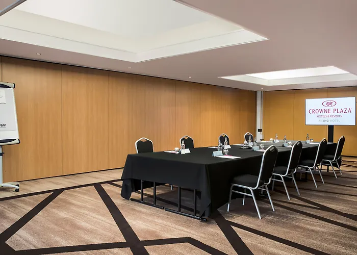 Crowne Plaza By Ihg Hotell