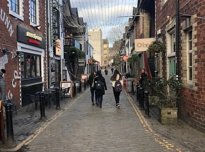 The Kelvin - Peaceful West End River View