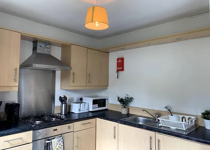 Modern 2 Bedroom Flat With Free Parking In Cambuslang, *