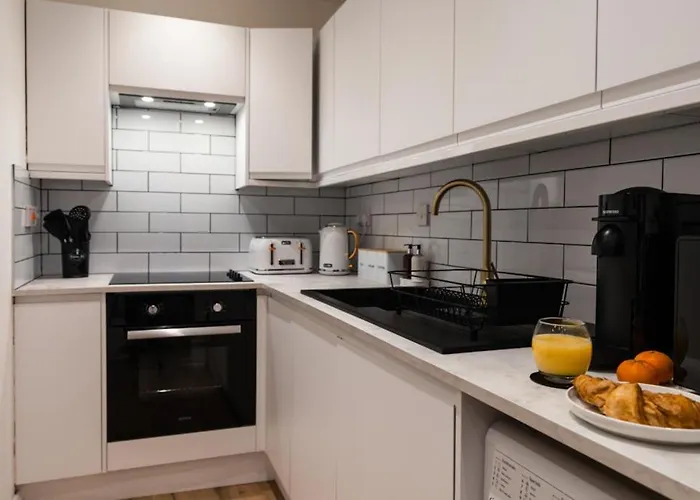 The Escape - 5* In The Heart Of Glasgow! *