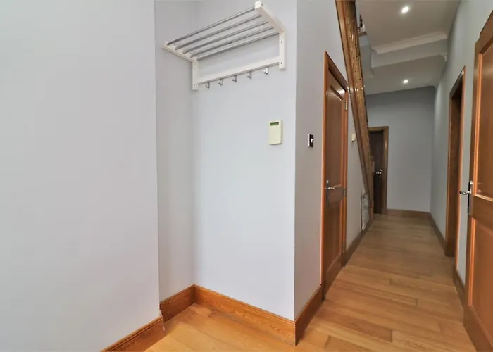 Signature - Greenlees Clubhouse Apartment *