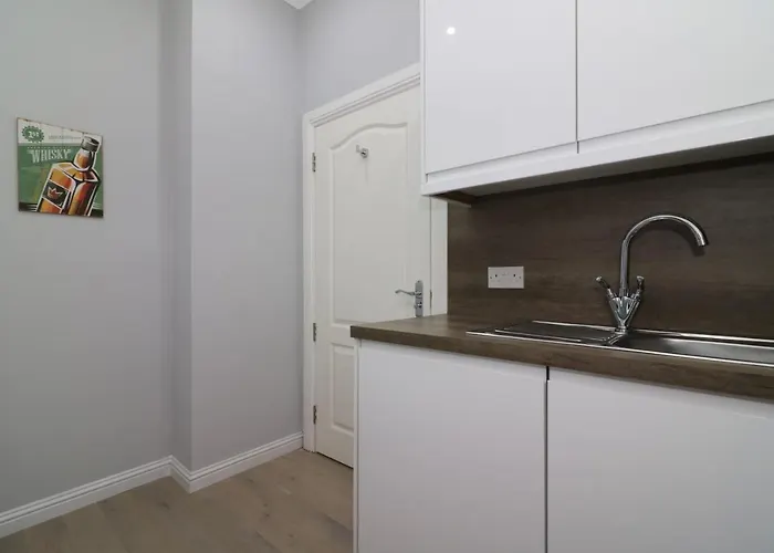 Signature - Greenlees Clubhouse Apartment