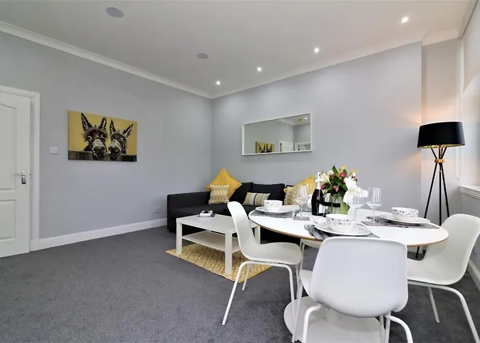 Signature - Greenlees Clubhouse Apartment *