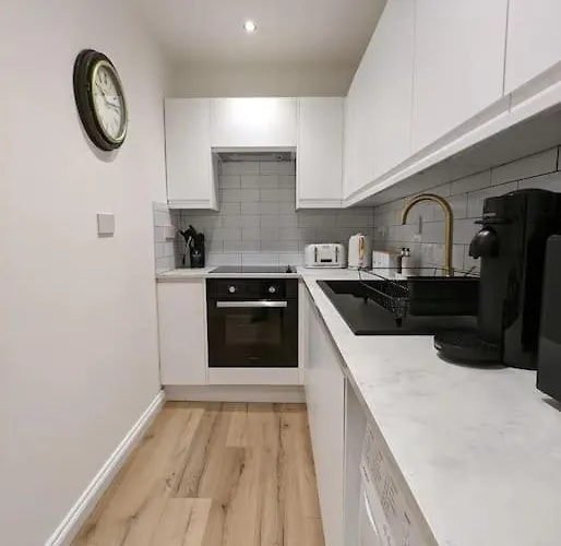 The Escape - 5* In The Heart Of Glasgow! *