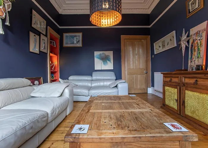 2 Bed In Great Location 15-20 Minutes Walk To Sec Lägenhet *