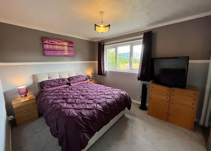 Spacious Near Dom wakacyjny Glasgow