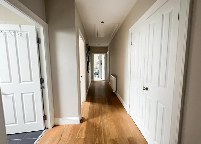 3-bed Bonny Flat - West End Centre Glasgow