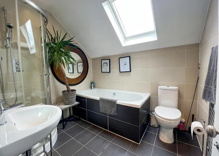 Appartement 3-bed Bonny Flat - West End Centre