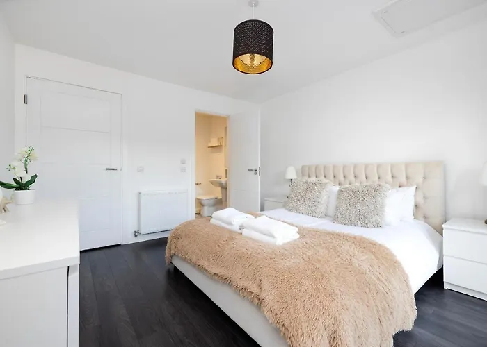 Дом отдыха Stylish 3br With Garden & Free Parking - Near O2 Academy & Centre *