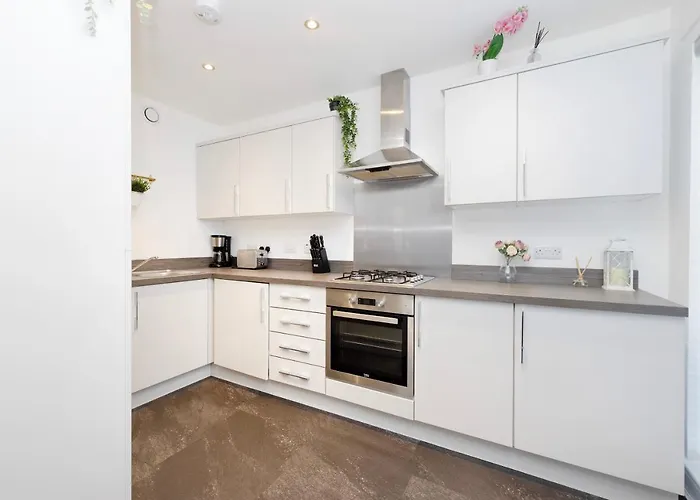 Stylish 3br With Garden & Free Parking - Near O2 Academy & Centre *