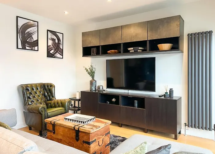 Lovely 2 Bed Duplex With Hydro Views