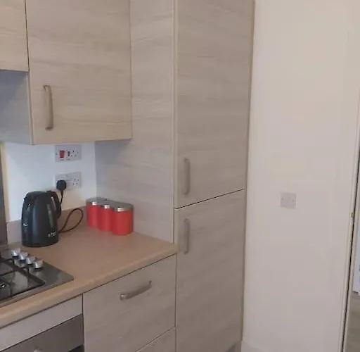 Apartamento City, Celtic Park & Emirates Stadium Apartment, For Families Or Age Over 23 *