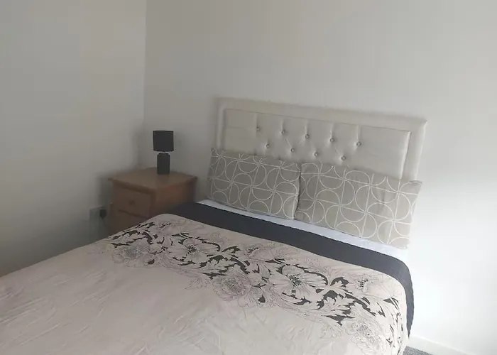 Apartamento City, Celtic Park & Emirates Stadium Apartment, For Families Or Age Over 23 *