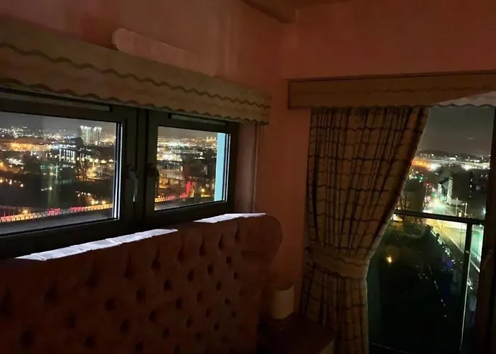 Designer Penthouse With Riverviews - G1 Centre, 3 Bedrooms, 2 Bathrooms, 1 Living / Kitchen. Full Floor, Wrap Around Terrace, Panoramic Views, Off Station / Buchanan Street דירה *