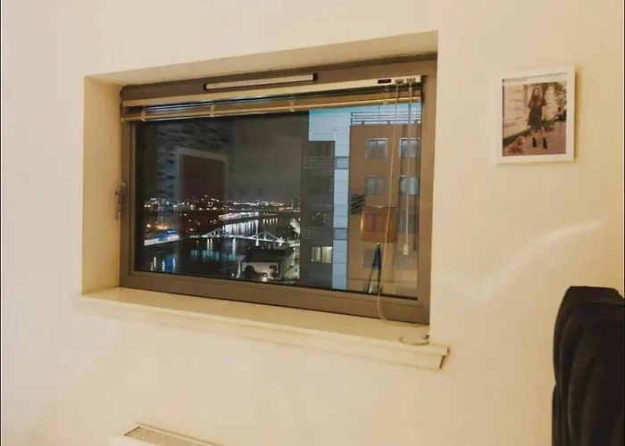 Designer Penthouse With Riverviews - G1 Centre, 3 Bedrooms, 2 Bathrooms, 1 Living / Kitchen. Full Floor, Wrap Around Terrace, Panoramic Views, Off Station / Buchanan Street