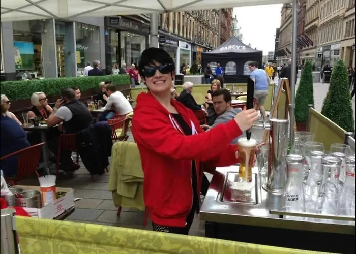 Designer Penthouse With Riverviews - G1 Centre, 3 Bedrooms, 2 Bathrooms, 1 Living / Kitchen. Full Floor, Wrap Around Terrace, Panoramic Views, Off Station / Buchanan Street דירה *