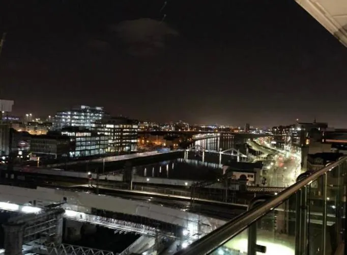 Designer Penthouse With Riverviews - G1 Centre, 3 Bedrooms, 2 Bathrooms, 1 Living / Kitchen. Full Floor, Wrap Around Terrace, Panoramic Views, Off Station / Buchanan Street