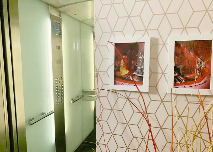 Designer Penthouse With Riverviews - G1 Centre, 3 Bedrooms, 2 Bathrooms, 1 Living / Kitchen. Full Floor, Wrap Around Terrace, Panoramic Views, Off Station / Buchanan Street