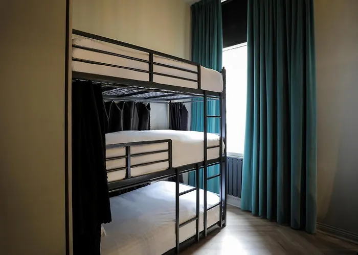 Revolver 4* غلاسغو