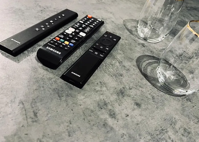 Дом отдыха Executive Triplex House, 3 Bedroom 3 Bathrooms 1 Living Kitchen - Huge Terrace For Master Bedroom - Private E Parking Lez Congestion Zone Free - Garden - 5 Mins Drive To Centre Station Глазго