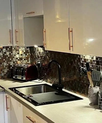 Centre Flat With River Views And Parking Glasgow