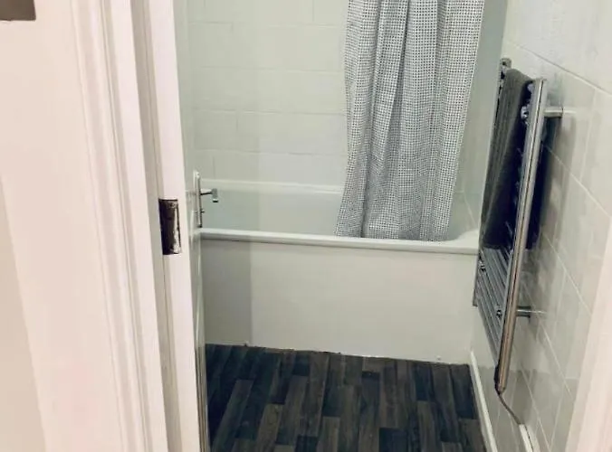 Centre Flat With River Views And Parking