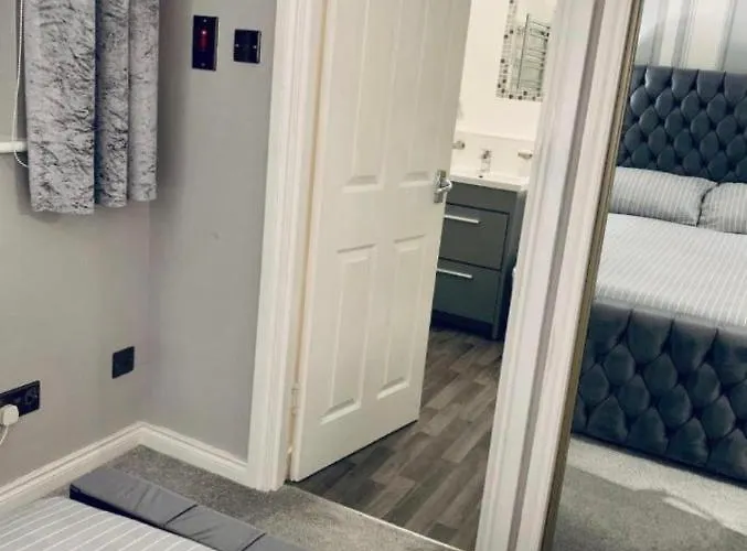 Lejlighed Centre Flat With River Views And Parking