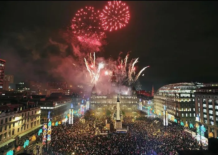 Centre Flat With River Views And Parking * Glasgow