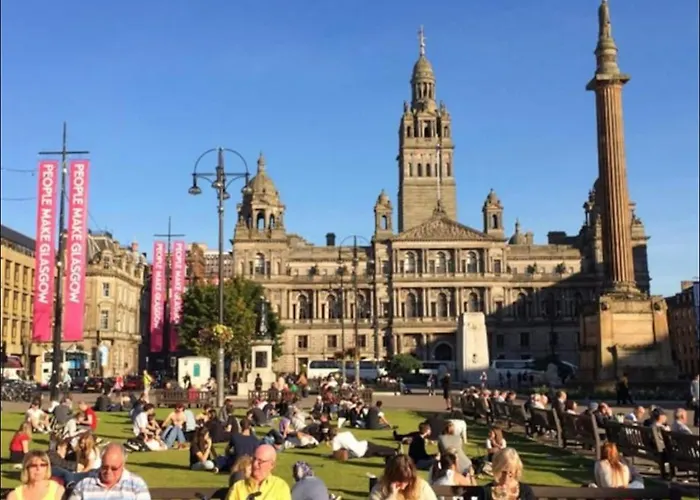 Centre Flat With River Views And Parking Lejlighed