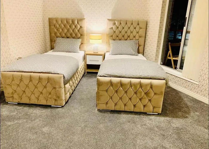 Lejlighed Centre Flat With River Views And Parking