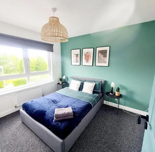 Spacious 5bed House, Free Parking, No Party ! *