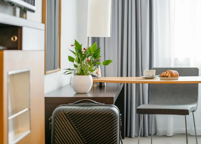 מלון Novotel Centre 4*