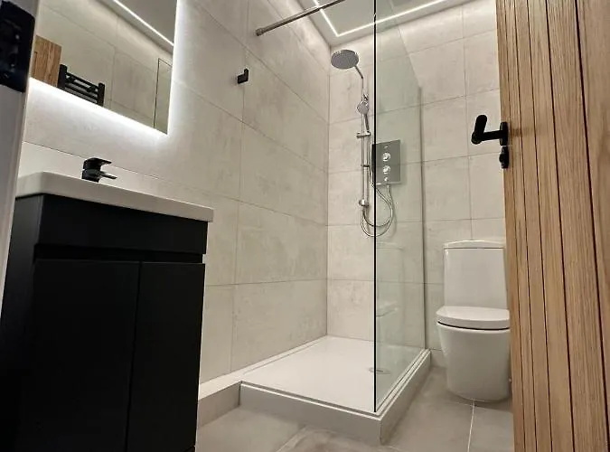 West End Tenement Apartament *