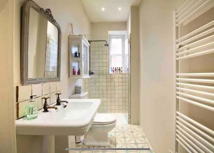 Of Joy - 3 Bedroom With Private Garden Lejlighed